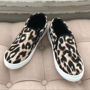 Leopard print tennis shoes